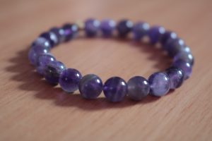 Bracelet Améthyste Rubanée – Perles 8mm