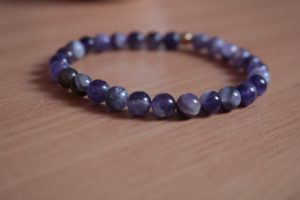 Bracelet Améthyste Rubanée – Perles 6mm