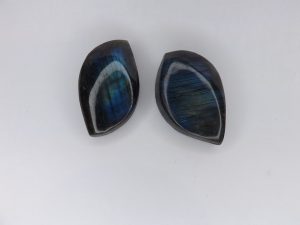 Pierre taillée Labradorite bleue – Forme libre