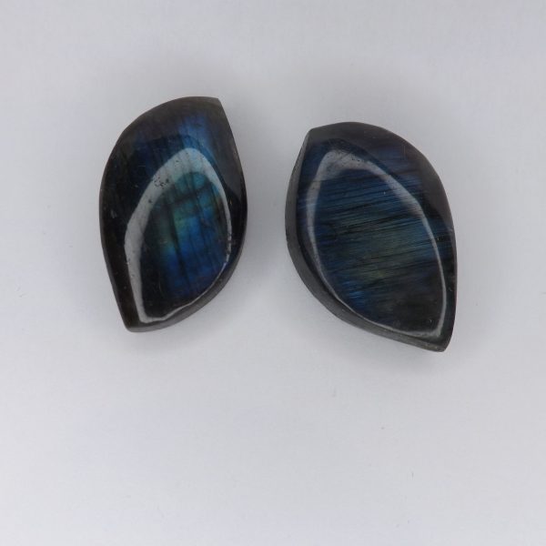 Pierre taillée Labradorite bleue – Forme libre