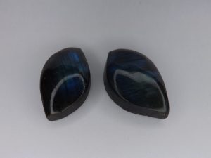 Pierre taillée Labradorite bleue – Forme libre