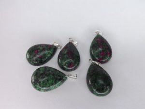 Pendentif Rubis Zoïsite goutte