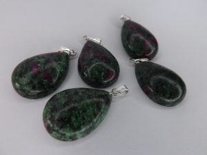 Pendentif Rubis Zoïsite goutte