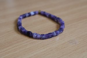 Bracelet Jade Lilas – Perles carrées 4mm