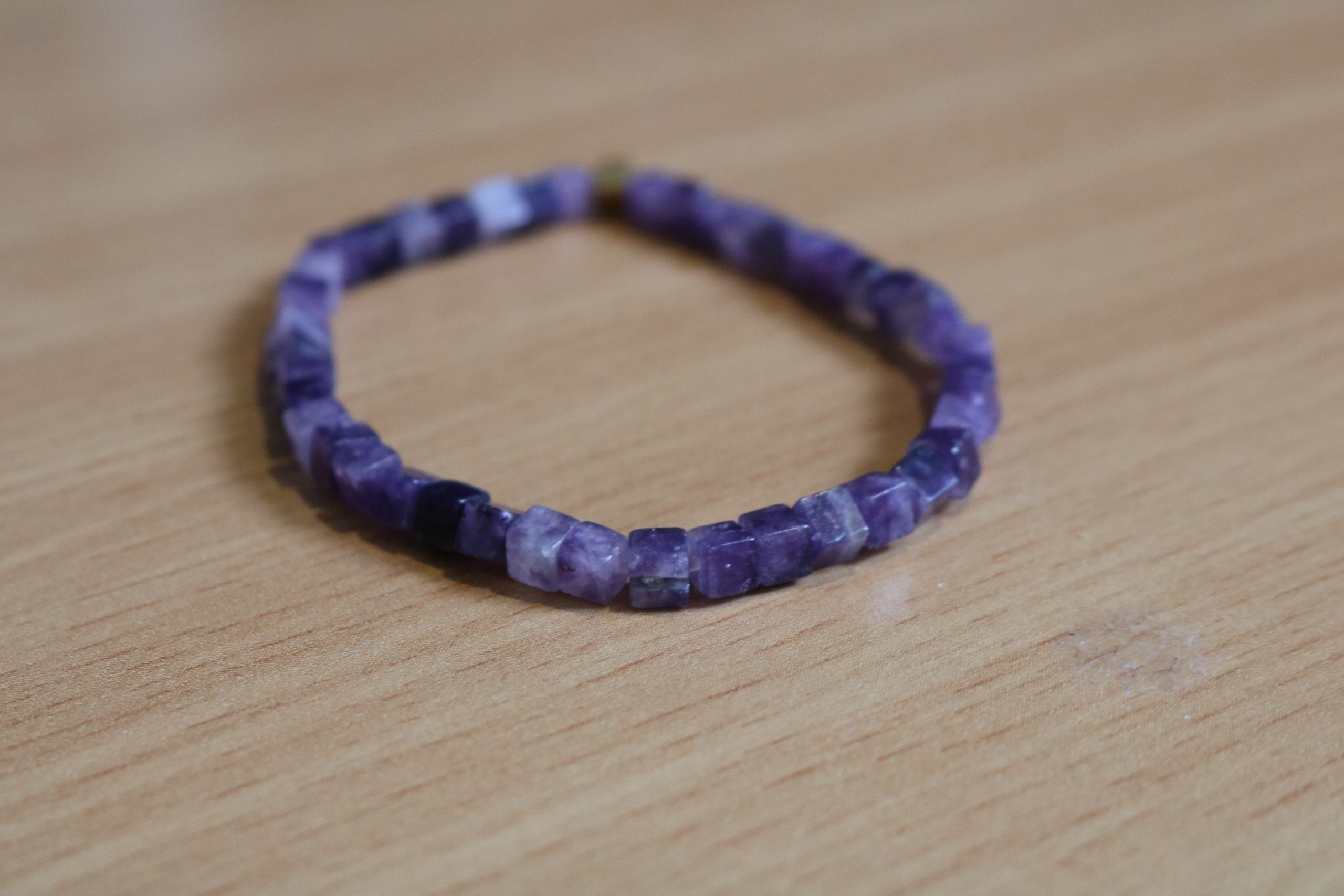 bracelet-jade-lilas-carre-4mm-1