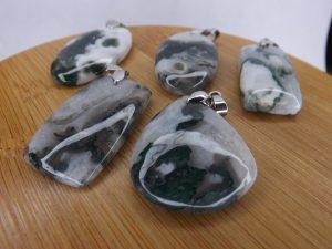 Pendentif Agate Mousse – Cabochons – AA&