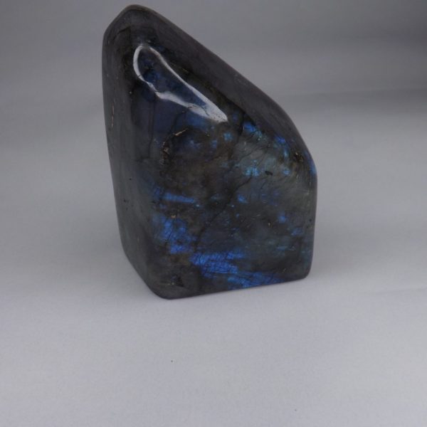 Pierre taillée Labradorite Bleue – Forme libre 425g