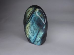 Pierre taillée Labradorite Bleue – Forme libre 416g