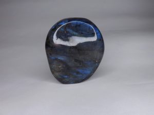 Pierre taillée Labradorite Bleue – Forme libre 468g