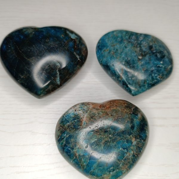 Pierre taillée Coeur Apatite bleue – A