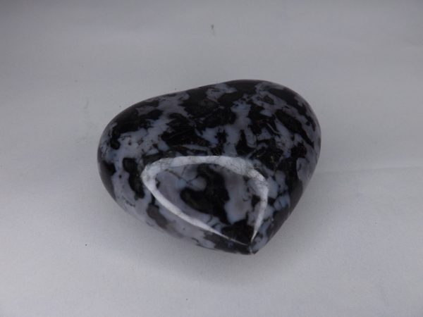 Pierre taillée Coeur Gabbro - A – Image 3