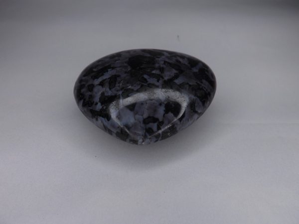 Pierre taillée Coeur Gabbro - A – Image 4