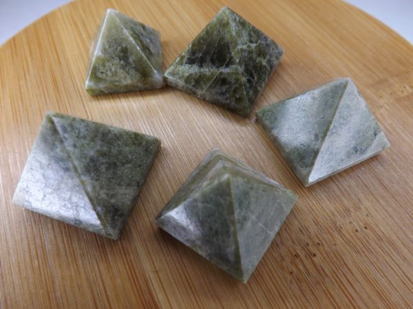 Pyramide en Idocrase (Vésuvianite) qualité AB