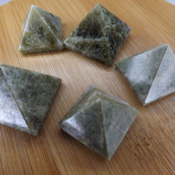 Pyramide en Idocrase (Vésuvianite) qualité AB