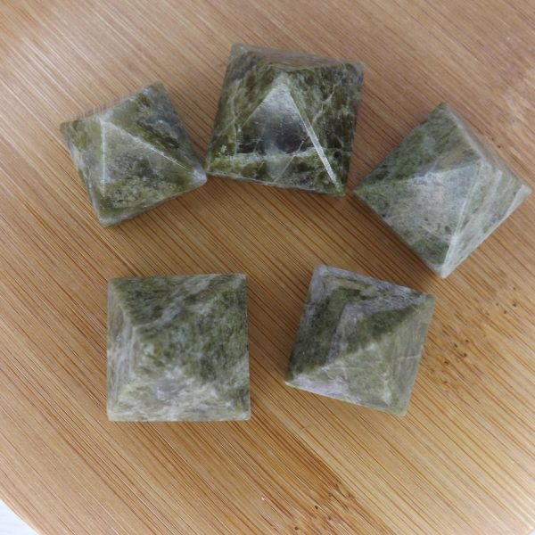 Pyramide en Idocrase (Vésuvianite) qualité AB