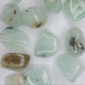 Lire la suite à propos de l’article La Préhnite : la pierre de la sérénité