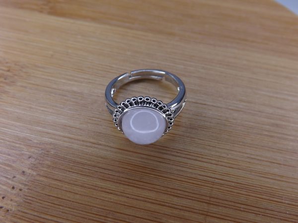 bague ronde quartz rose en métal argenté