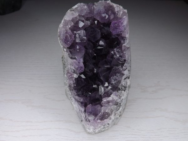 bloc en améthyste de Madagascar violet brut qualité A