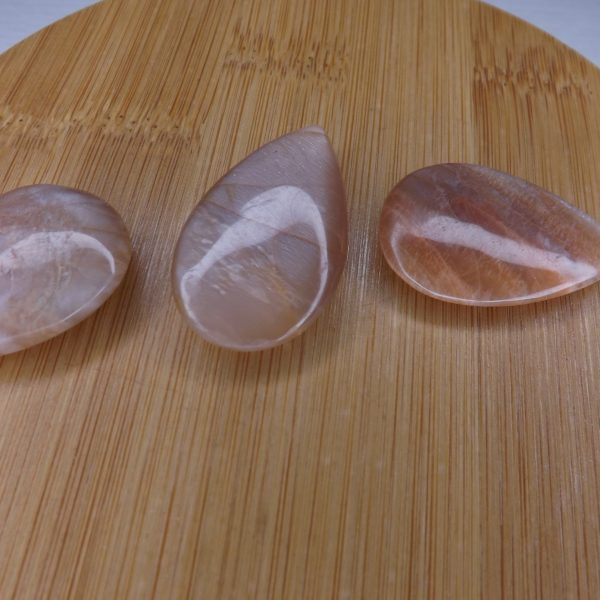 Pierre taillée Pierre de Lune – Goutte – A