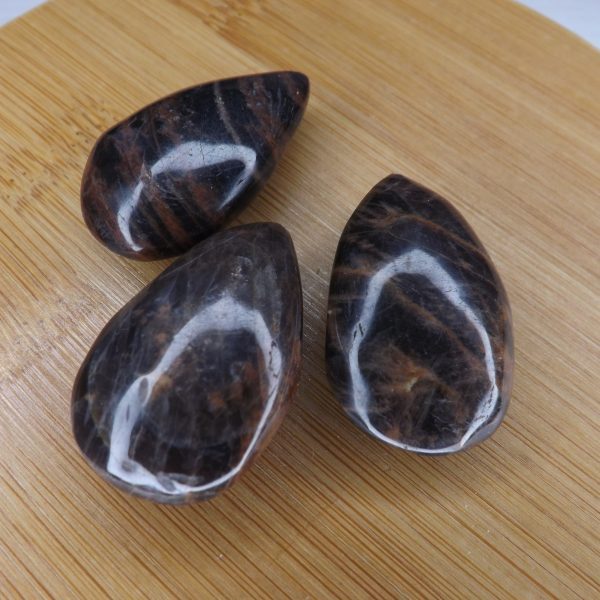 Pierre taillée Pierre de Lune Noire – Goutte – A