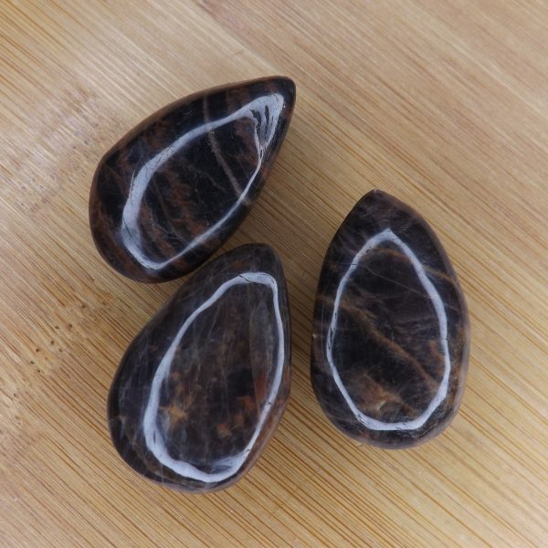 Pierre taillée Pierre de Lune Noire – Goutte – A