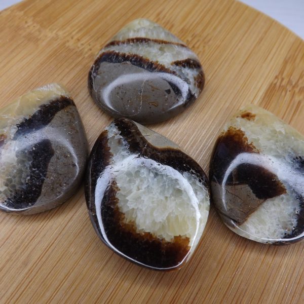 Pierre taillée Septaria – Goutte – A