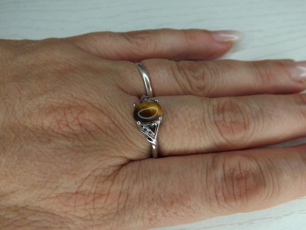 bague ovale en lapis oeil de tigre métal argenté