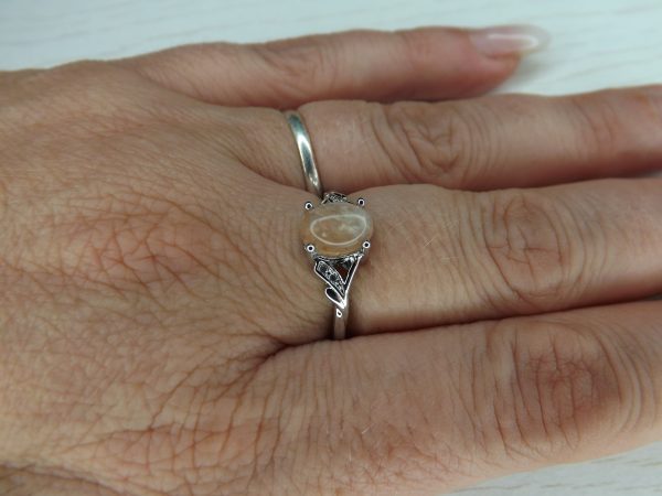 bague ovale en pierre de soleil sunstone métal argenté