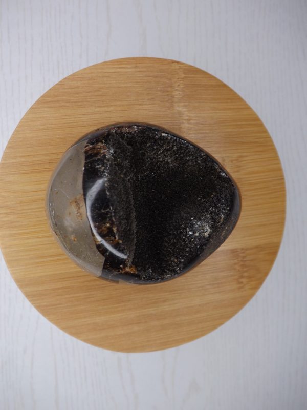 oeuf septaria noire 7cm par 5cm madagascar qualité A