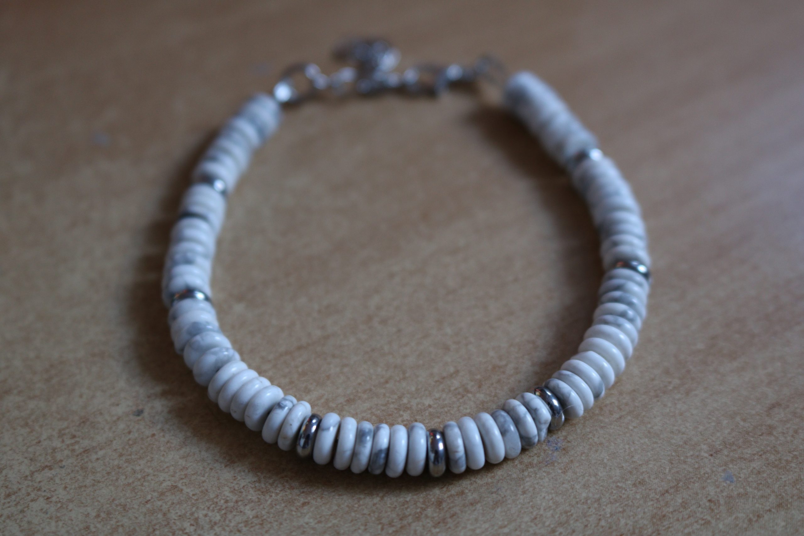 bracelet howlite disque heishi pierre naturelle et métal argenté