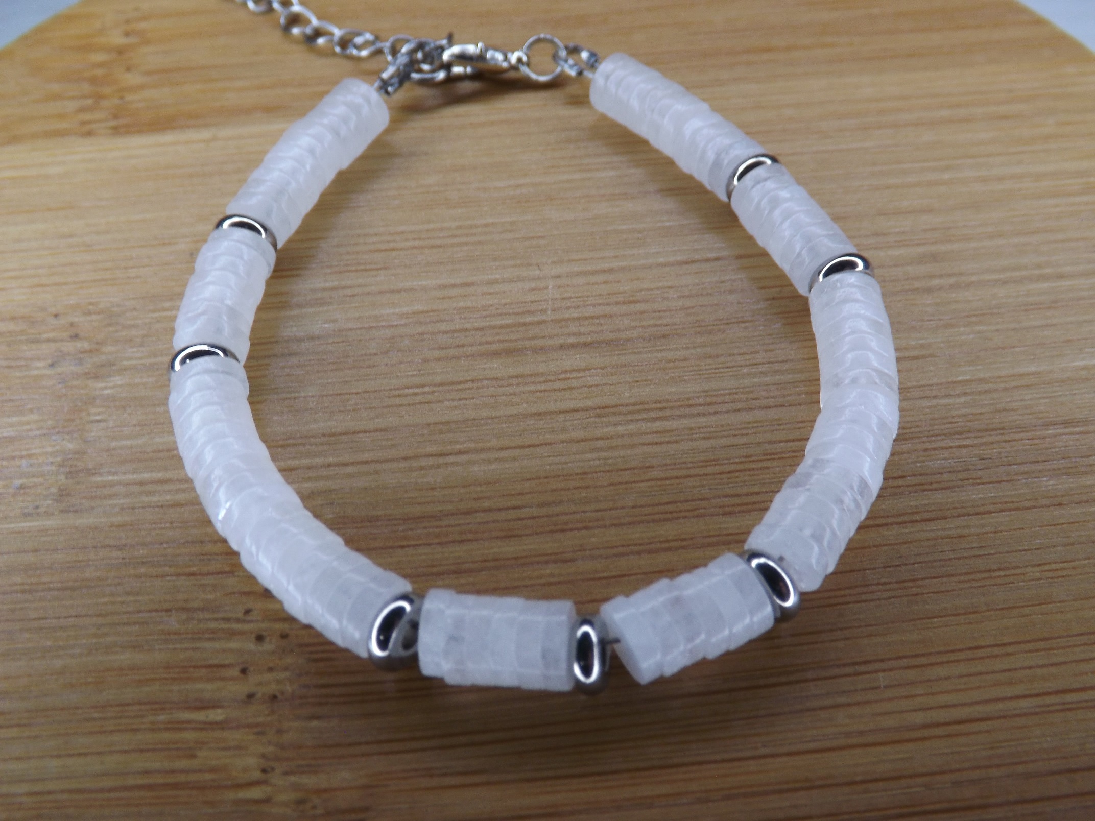 bracelet jade blanche disque heishi pierre naturelle et métal argenté
