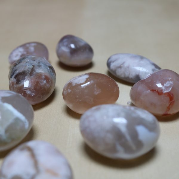 Pierre roulée en Agate Fleur Cerisier