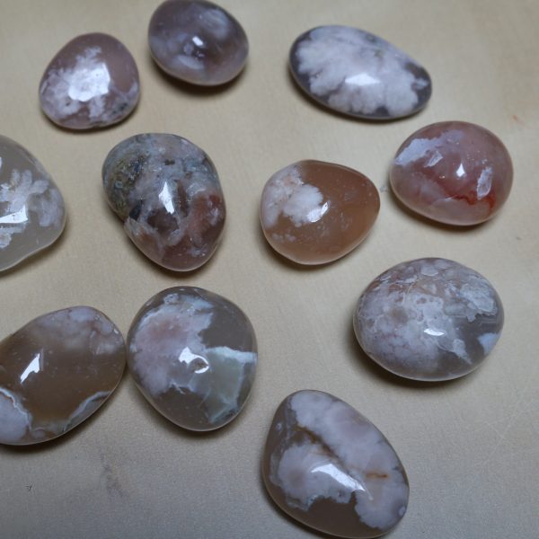 Pierre roulée en Agate Fleur Cerisier