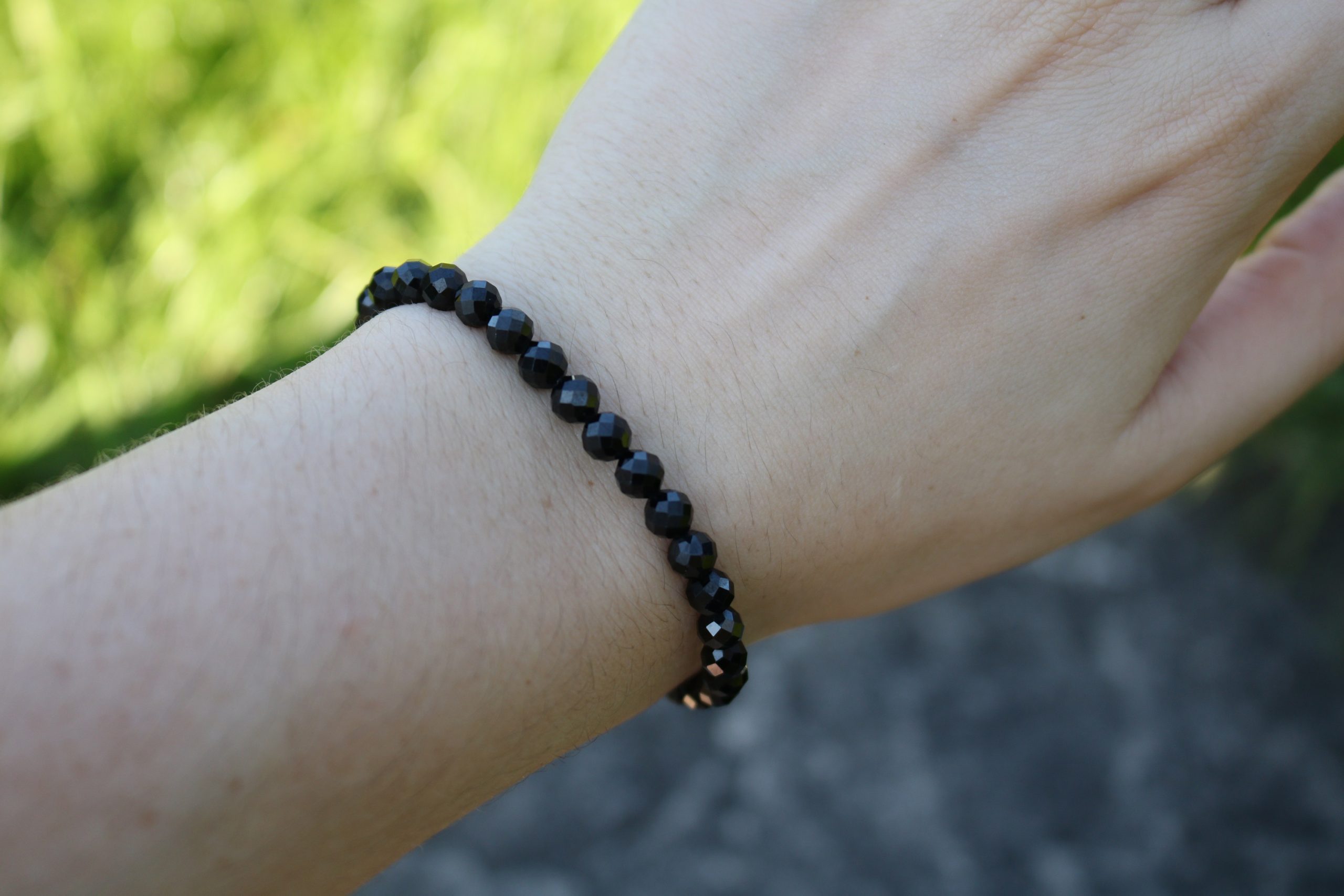 bracelet en spinelle noire 5mm facettes