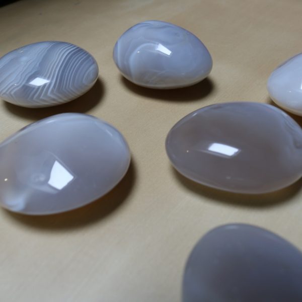 Galet en Agate Grise à bandes A