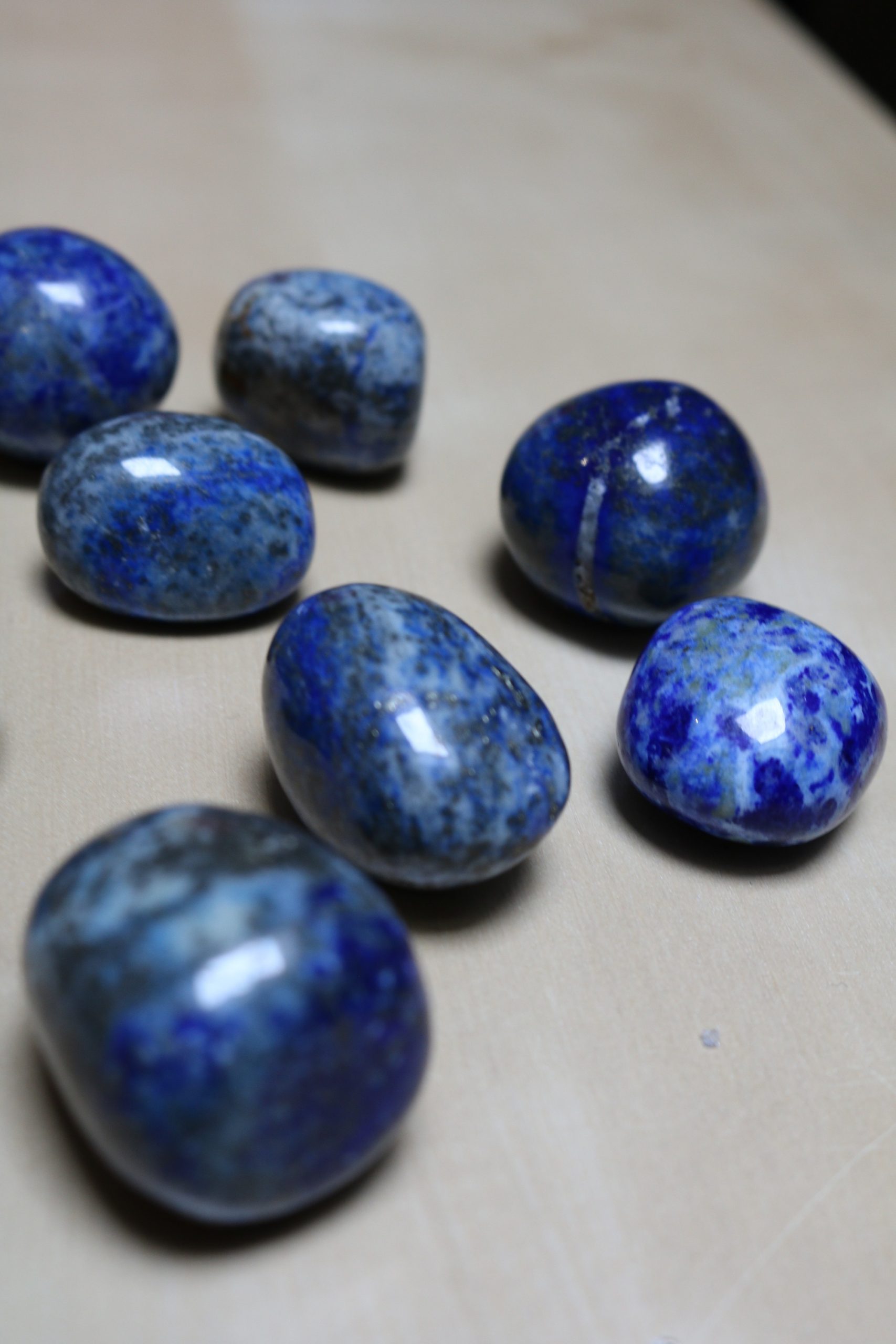 pierre roulée en lapis lazuli bleu Afghanistan 2 à 3cm