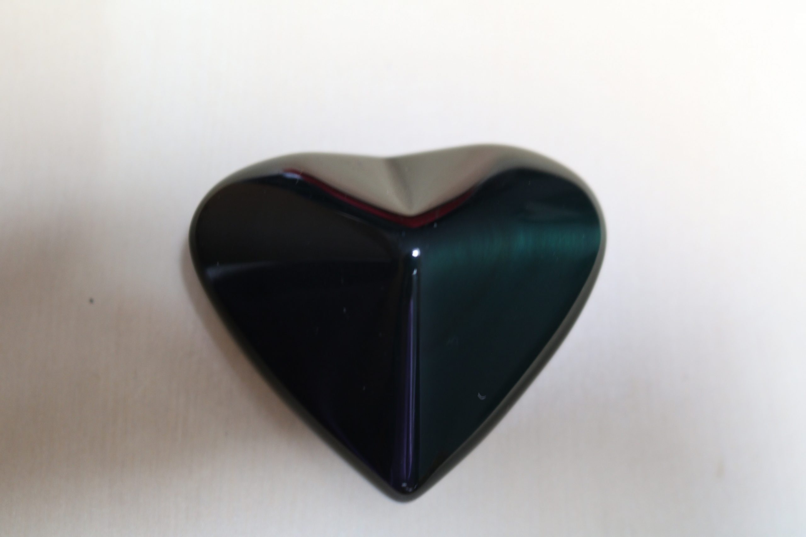 Galet forme cœur Obsidienne Œil Céleste AA 50mm – Image 3