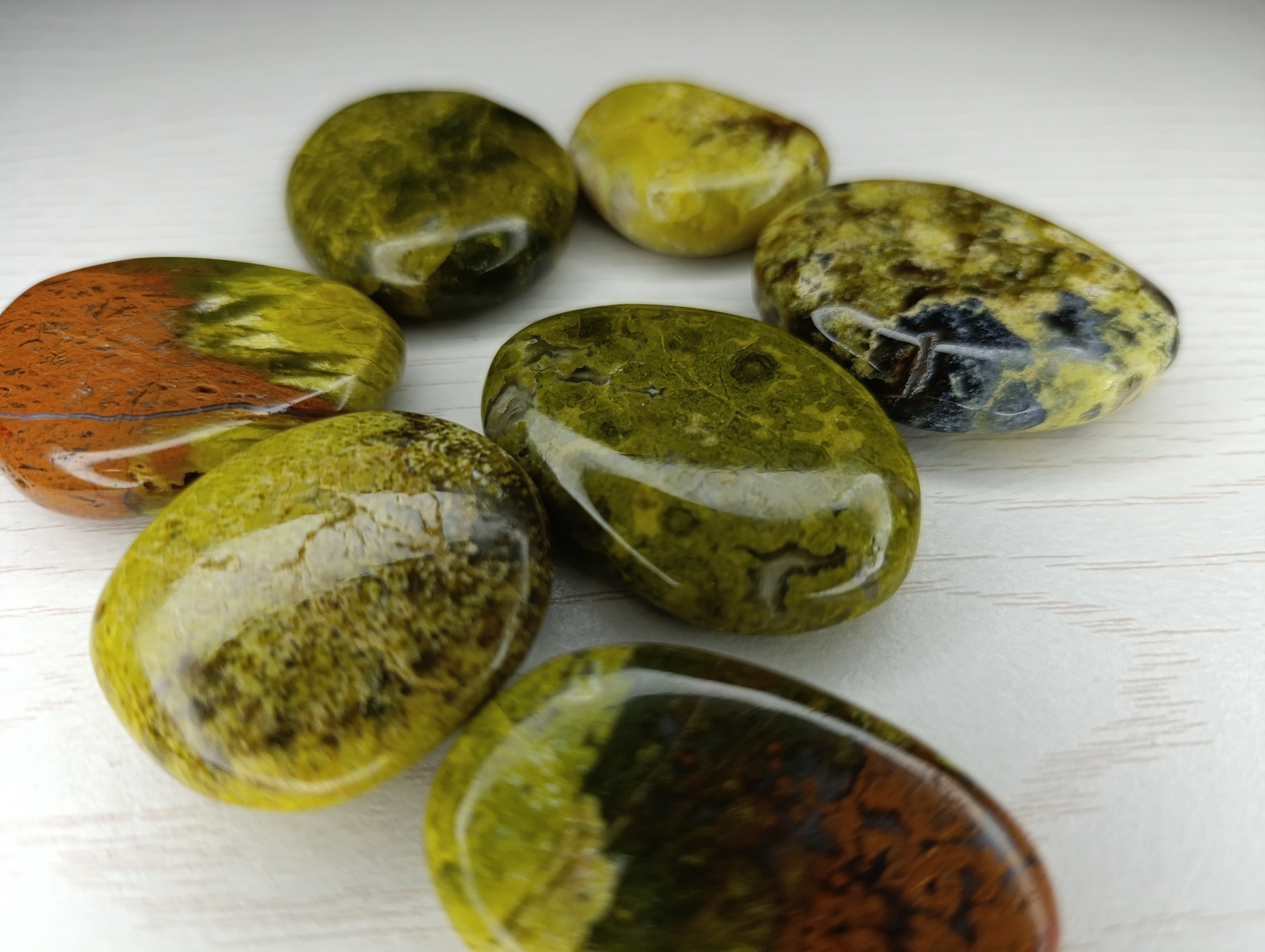 pierre plate opale verte qualité AA de Madagascar 30 à 50mm