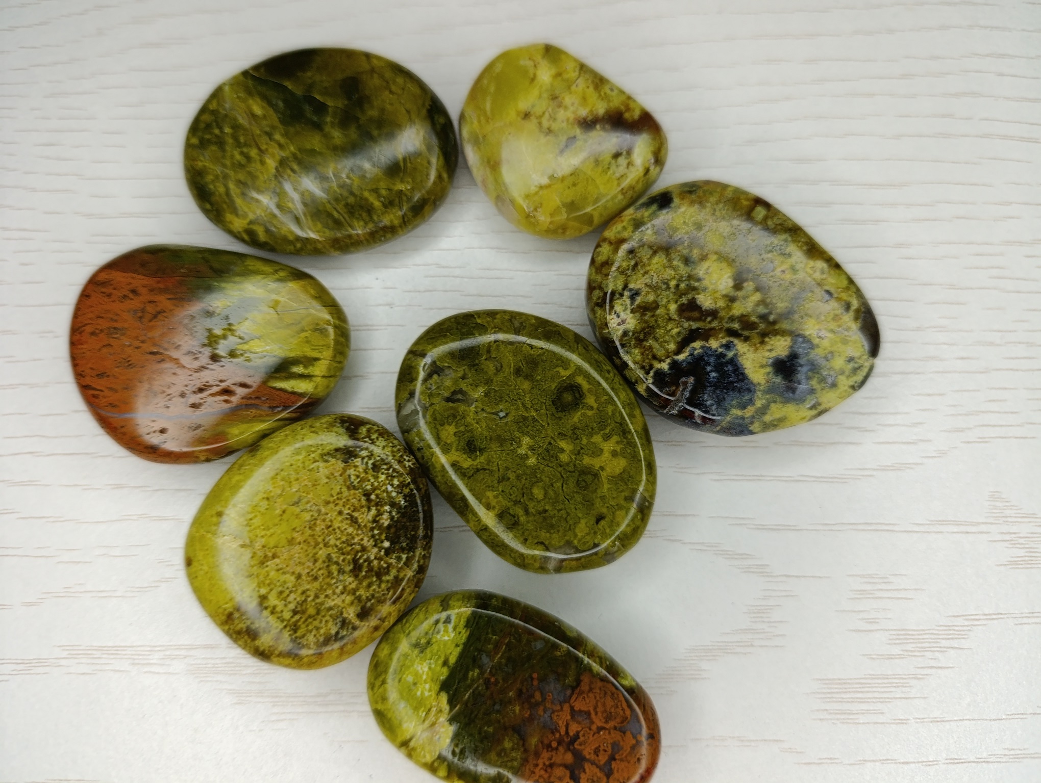 pierre plate opale verte qualité AA de Madagascar 30 à 50mm