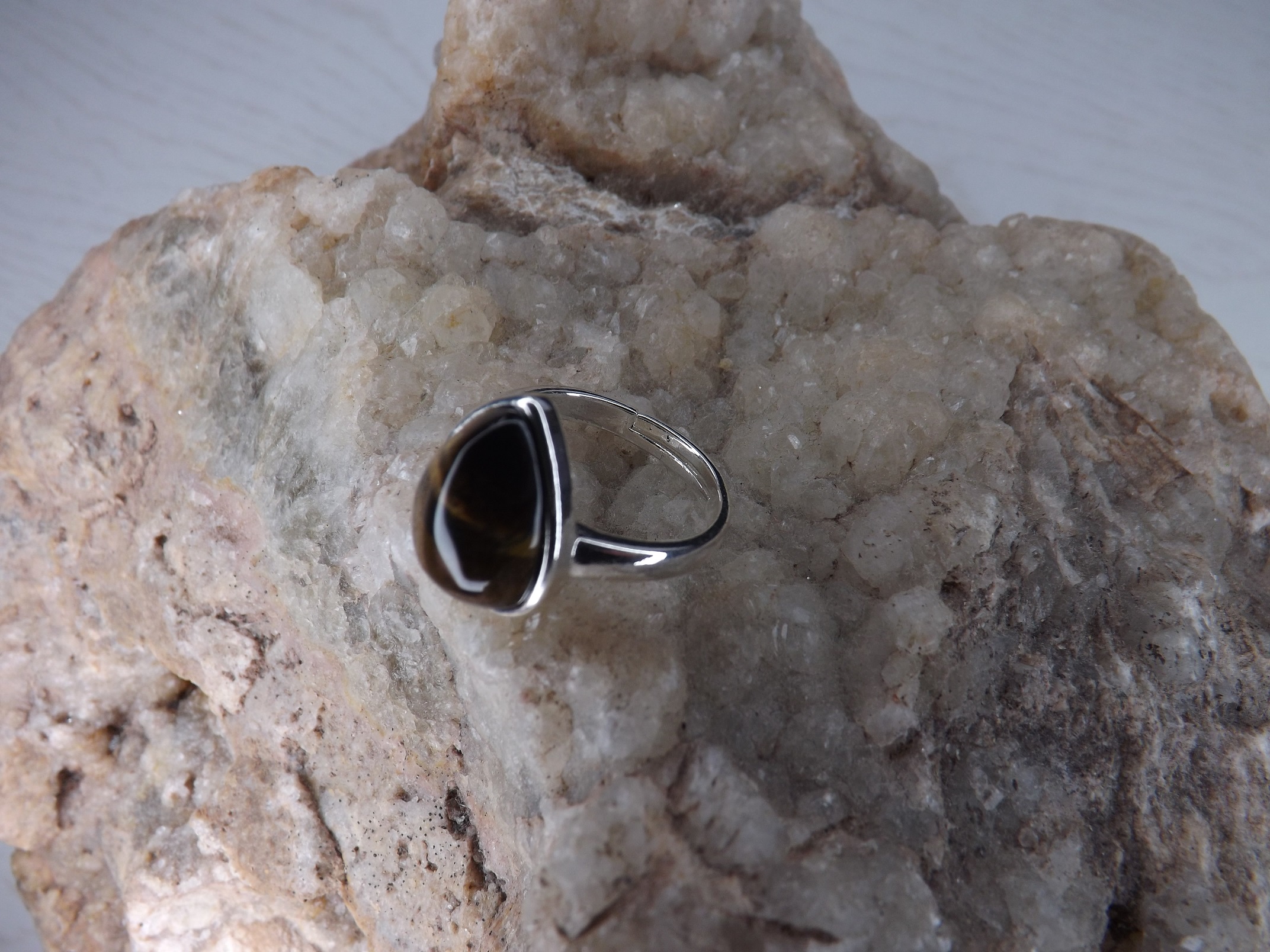 bague goutte en oeil de tigre métal argenté