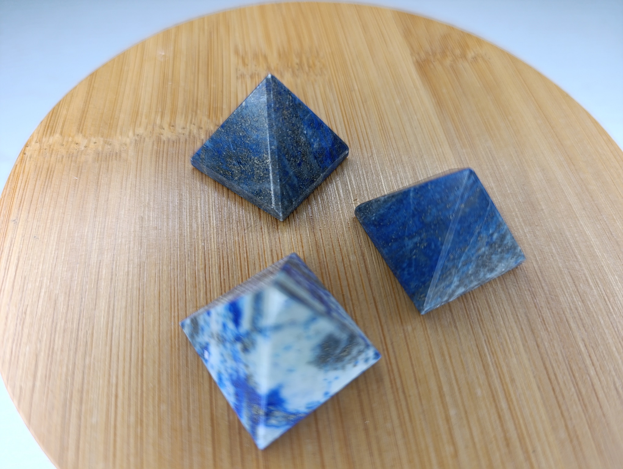 pyramide en lapis lazuli bleu qualité AB origine afghanistan 15 à 25mm