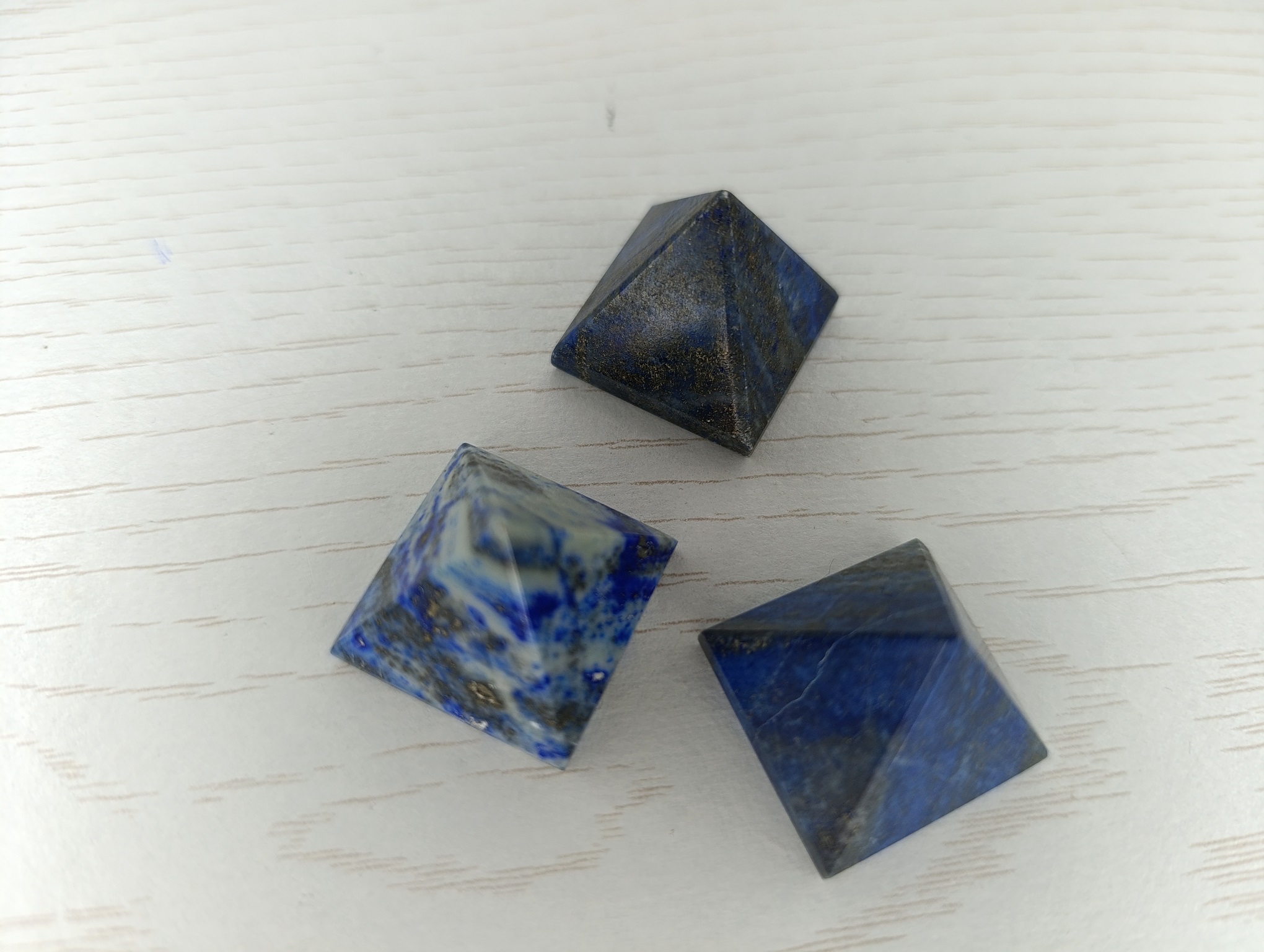 pyramide en lapis lazuli bleu qualité AB origine afghanistan 15 à 25mm