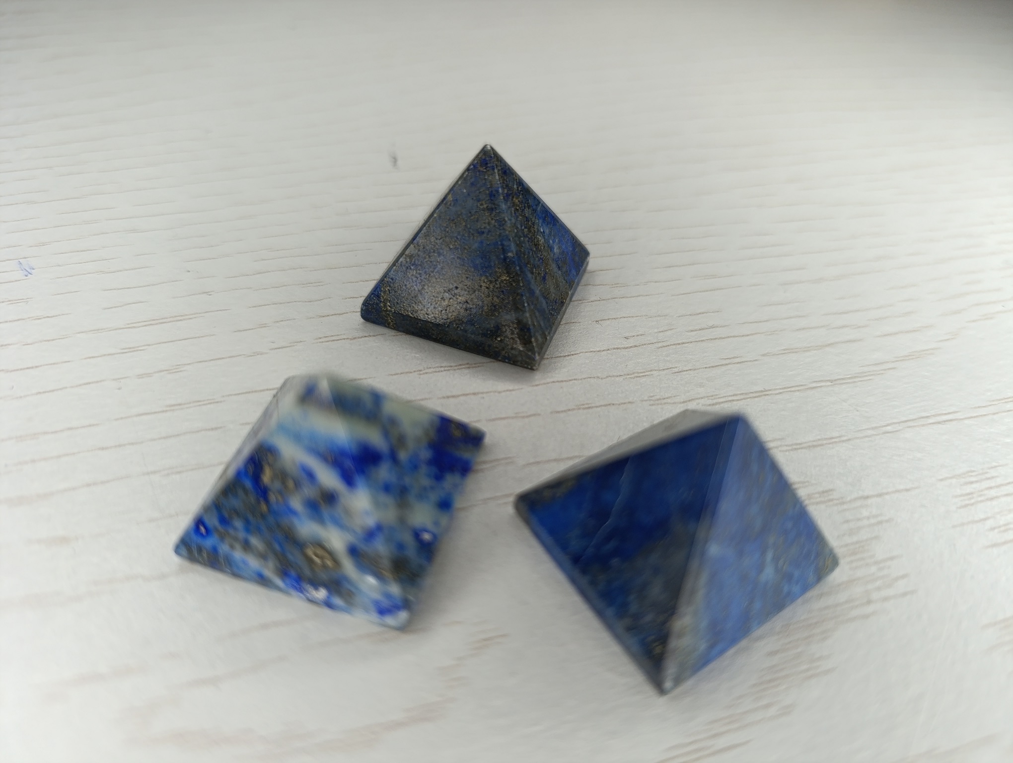 pyramide en lapis lazuli bleu qualité AB origine afghanistan 15 à 25mm