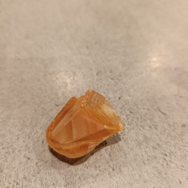 Pierre brute de collection: Calcite Orange Torcé-Viviers-en-Charnie, Mayenne, France