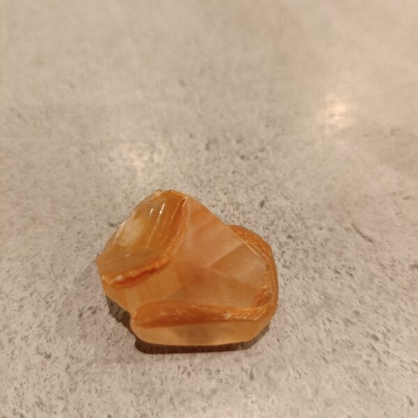 Pierre brute de collection: Calcite Orange Torcé-Viviers-en-Charnie, Mayenne, France