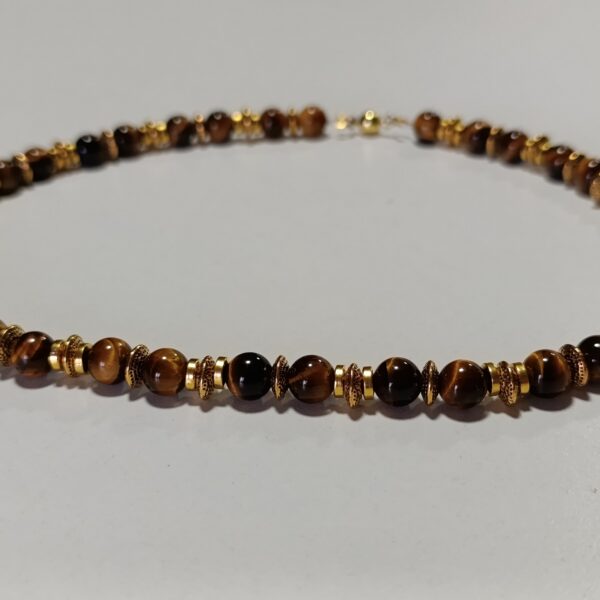 Collier en Oeil de tigre boule 8mm et alliage doré