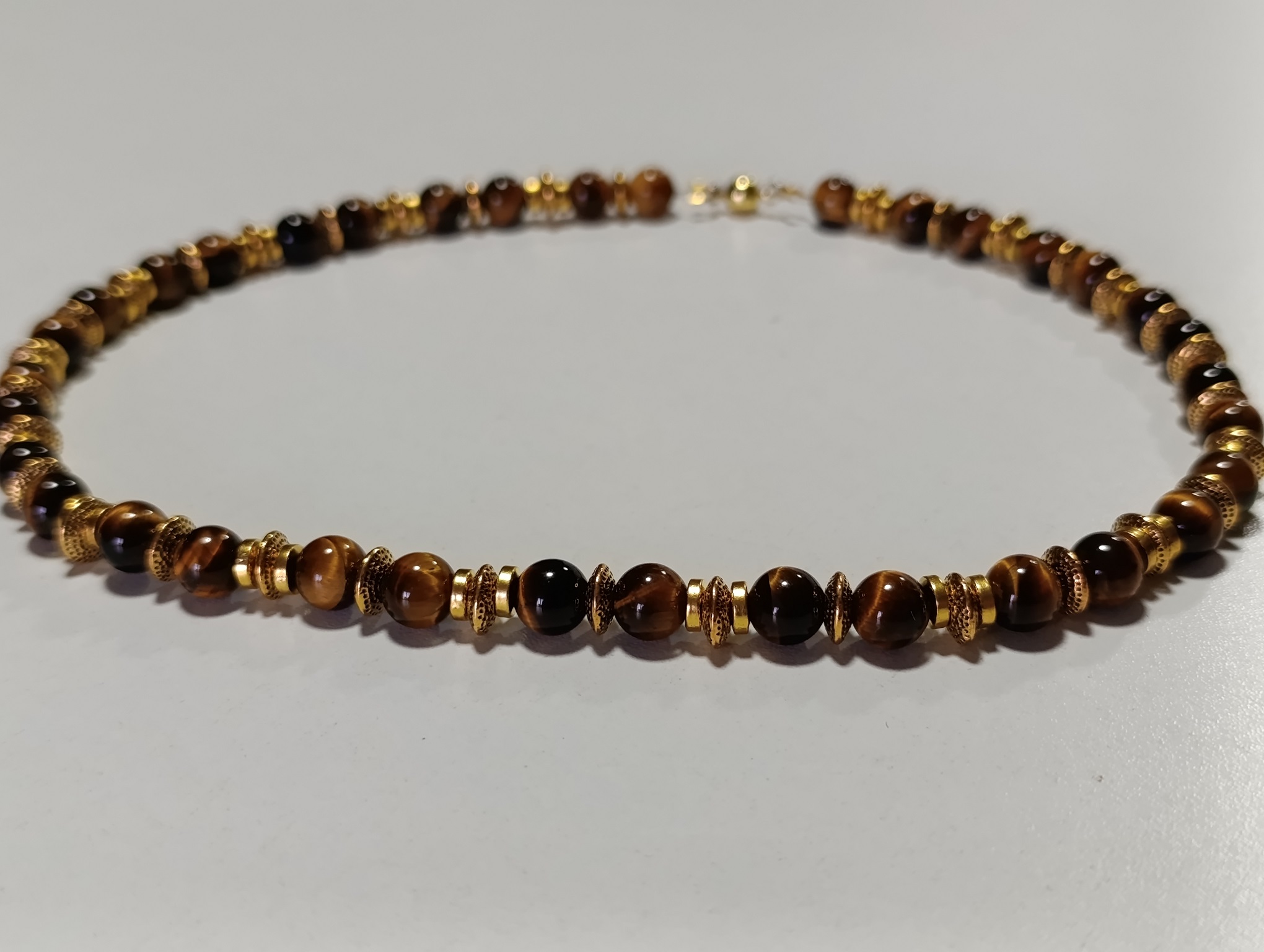 collier oeil de tigre métal doré 45cm Afrique du sud qualité A