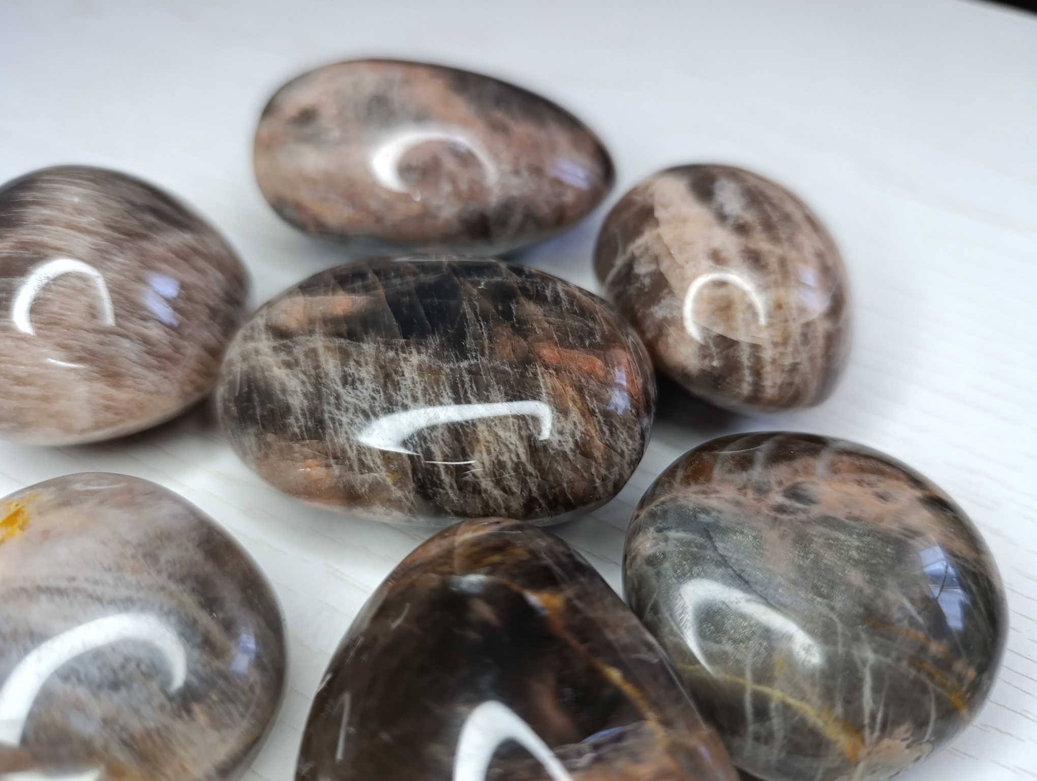 galet en pierre de lune brune qualité A Madagascar