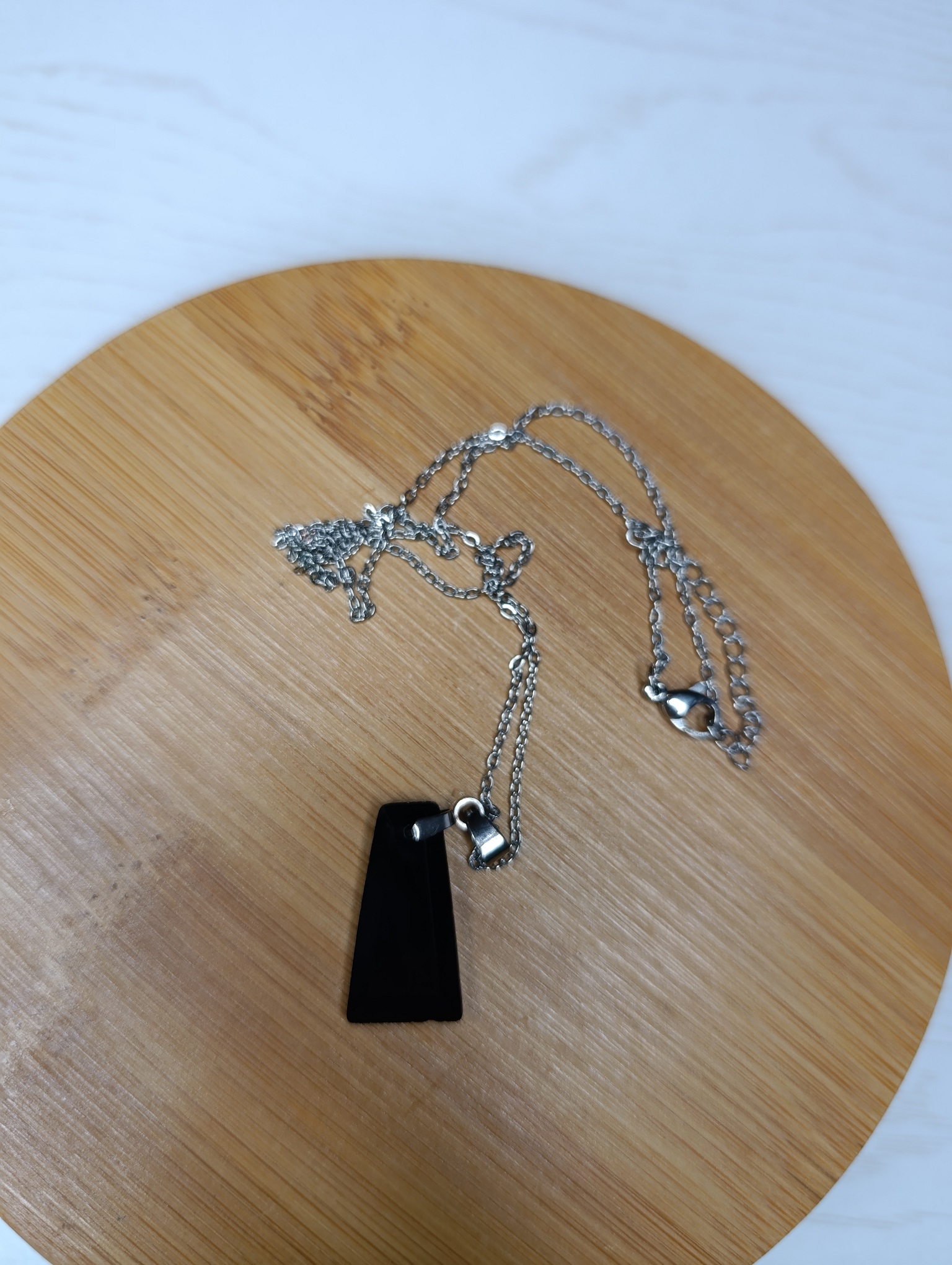Pendentif en obsidienne noire trapèze