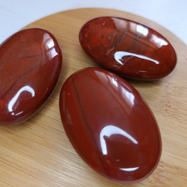 Galet Jaspe Breschia Rouge A+ 60 mm